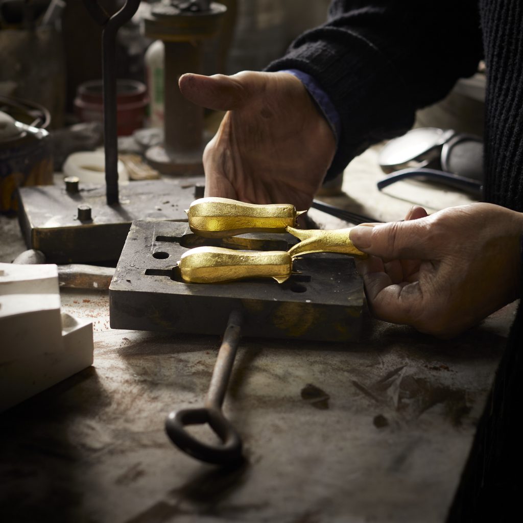 lavorazioni-manuali-maniglie-dnd-1024x1024